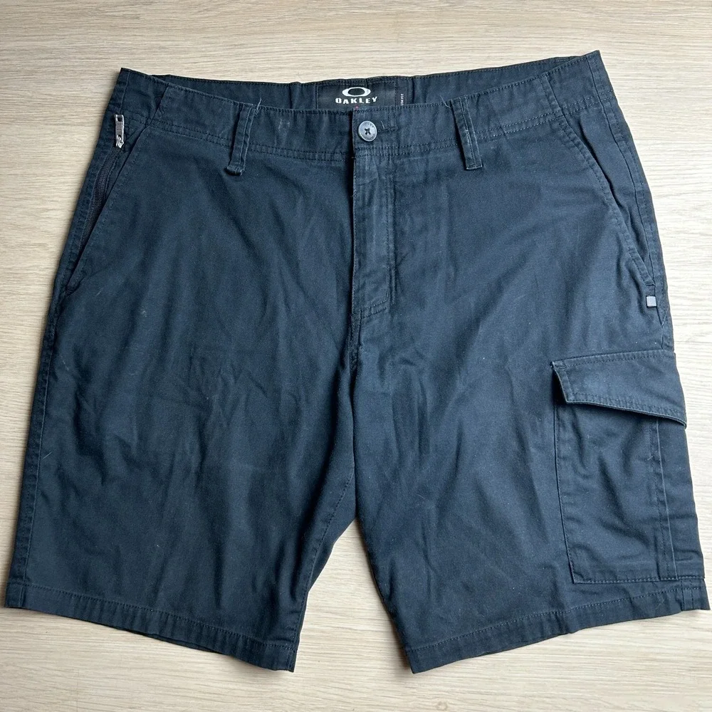 Oakley Mens Size 34 Black Slim Fit Cargo Shorts Stretch Zipper Pocket Golf